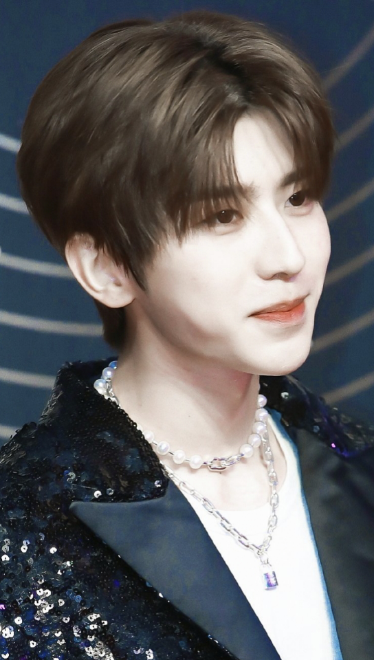 520来了,坤坤的帅照献上,ikun快来下载舔屏吧_哔哩哔哩_bilibili