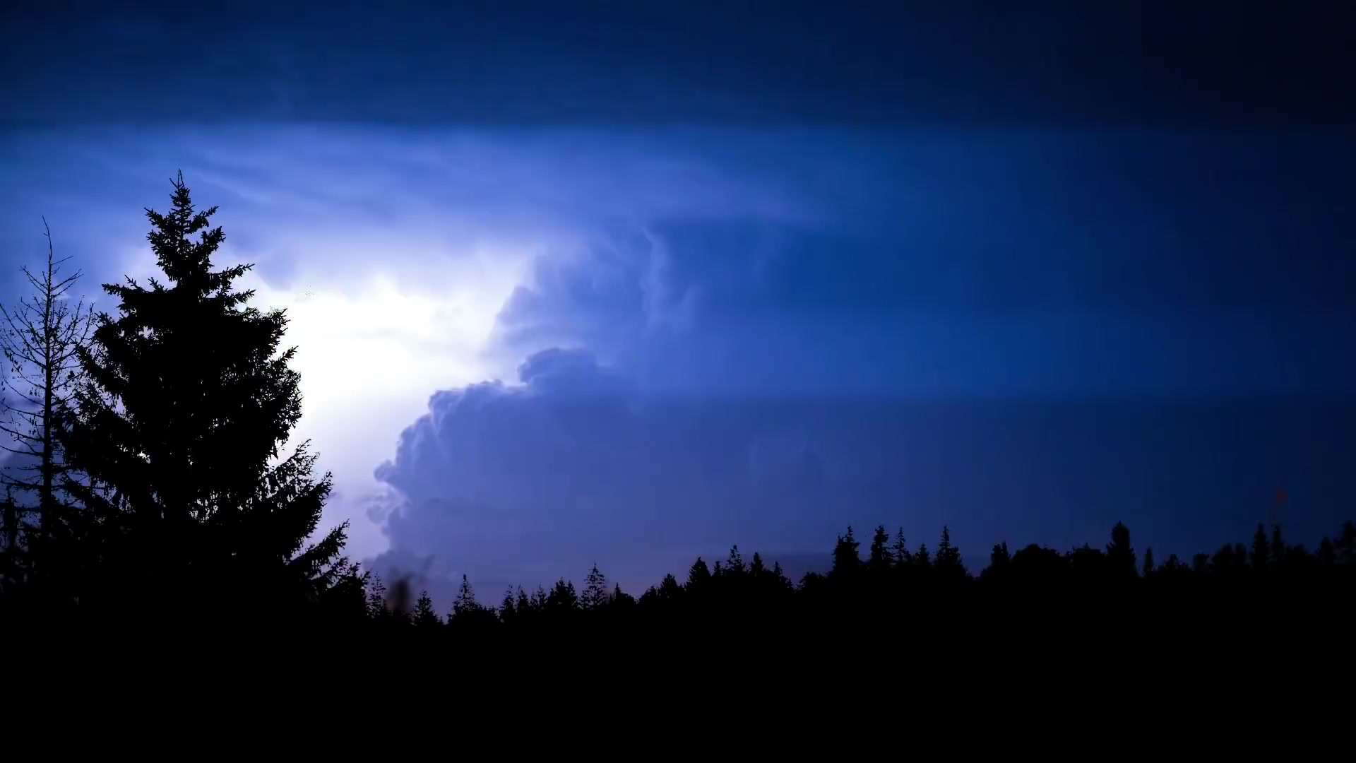 [图]強烈的雷暴聲音令人放鬆的雨水，雷電和閃電氛圍為睡眠高清自然視頻（全高清版）