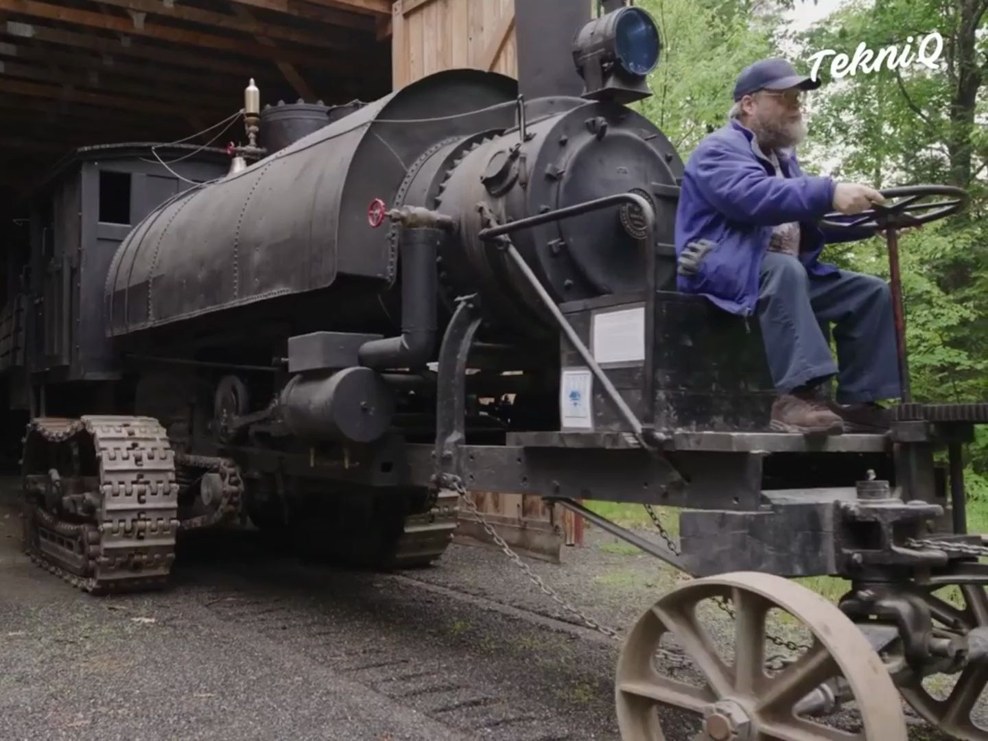 蒸汽驱动 启动一台古老的蒸汽机卡车的过程!