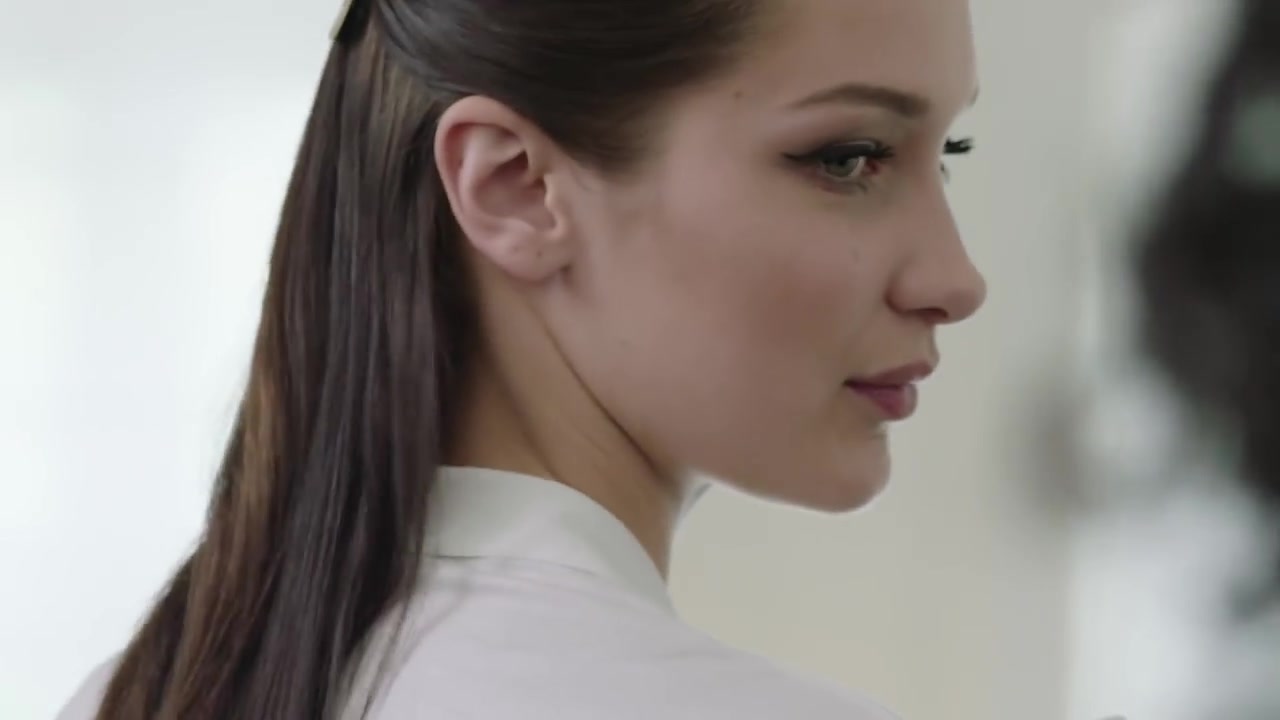 【迪奥】2016-17秋冬 与bella hadid的一天