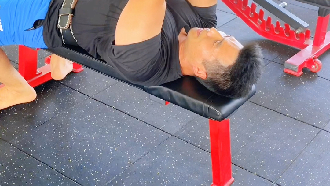 肱三头肌训练计划来了 平板臂屈伸训练