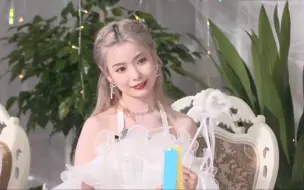 Télécharger la video: 【硬糖少女唯一软妹】【陈卓璇】听说她很狂？