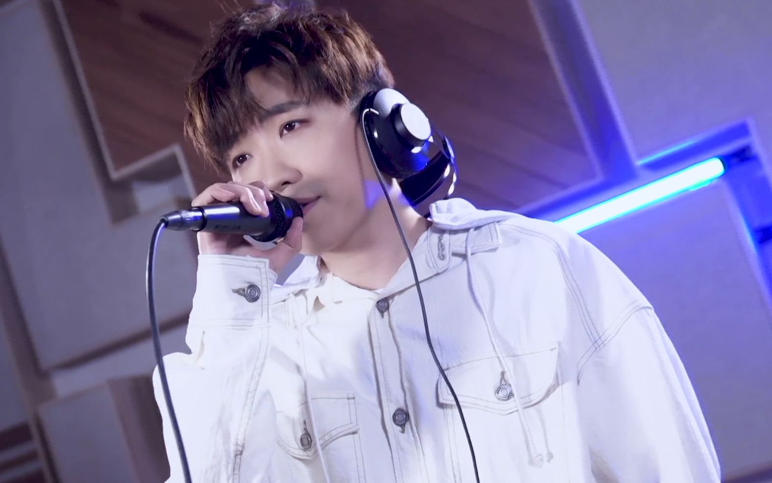 歌手转行做幕后老板,这些热门的爆款歌,原来都是徐良公司制作的