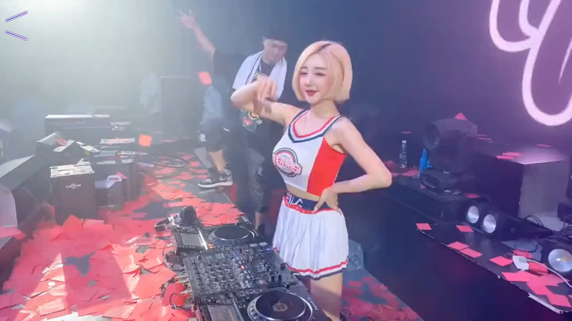 [图]热门DJ-红尘彼岸却无她 - 迈兮，酒吧高清视频