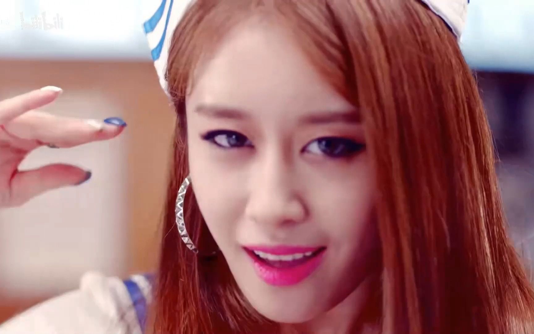 韩国女团tara制服展现魔鬼身材mv