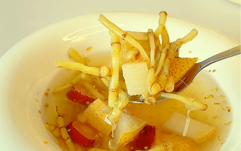 折耳根泡水喝的功效(折耳根泡水喝的好处:清热解毒,润肺止咳)