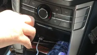 乘坐的几个国产车，usb充电速度还可以，半小时充百分之40以上都有。。日系本田的usb插口是真废物，比如缤智，xrv，飞度等。。。充电2小时能到百分之20不错了