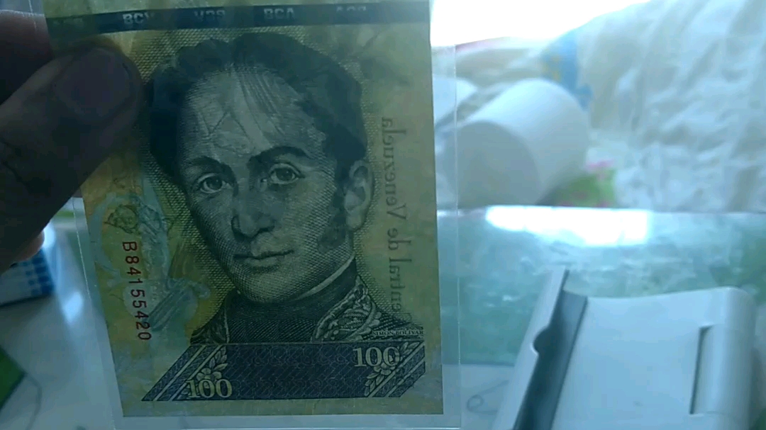 委内瑞拉纸币100-20000波利瓦尔展示