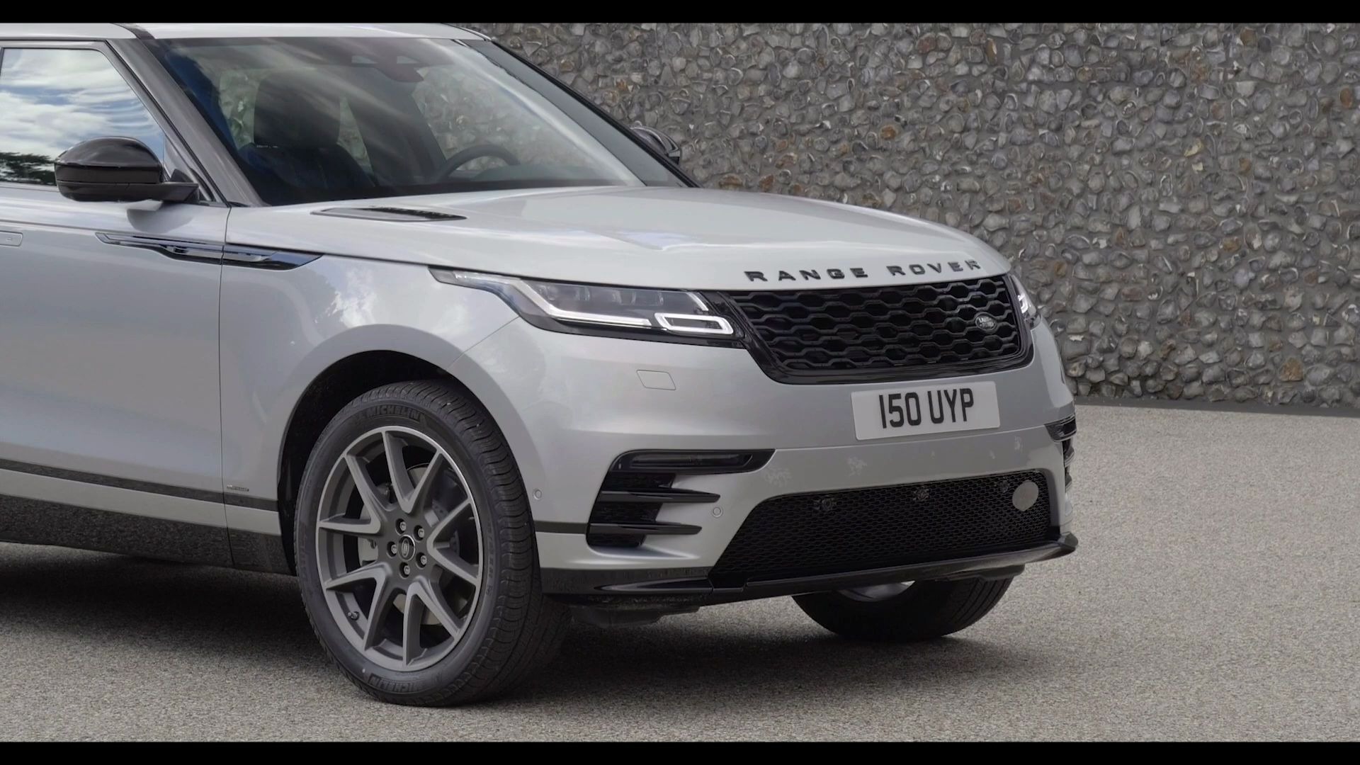 2021款路虎(range rover)揽胜星脉p400e_家族标新立异的前卫车型_哔哩