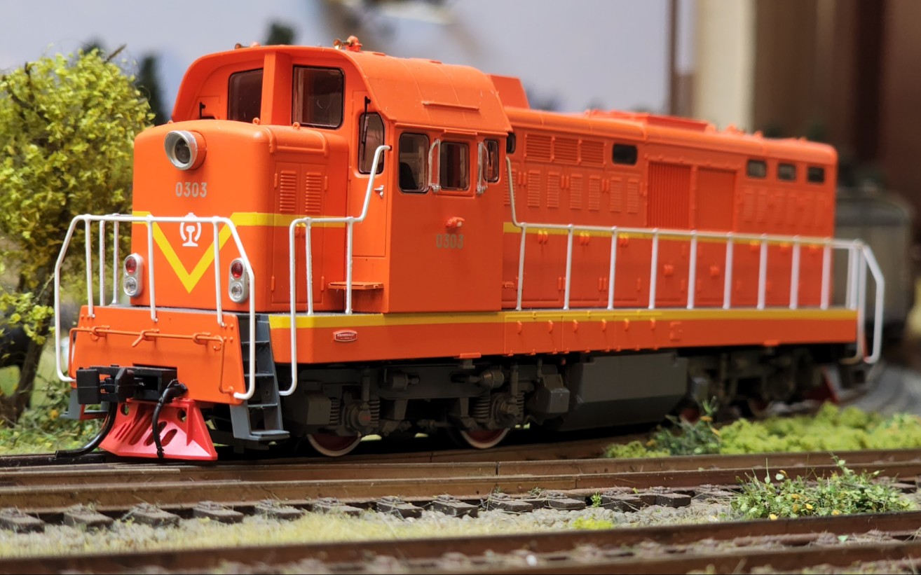 东方红5型 内燃机车(dfh5)