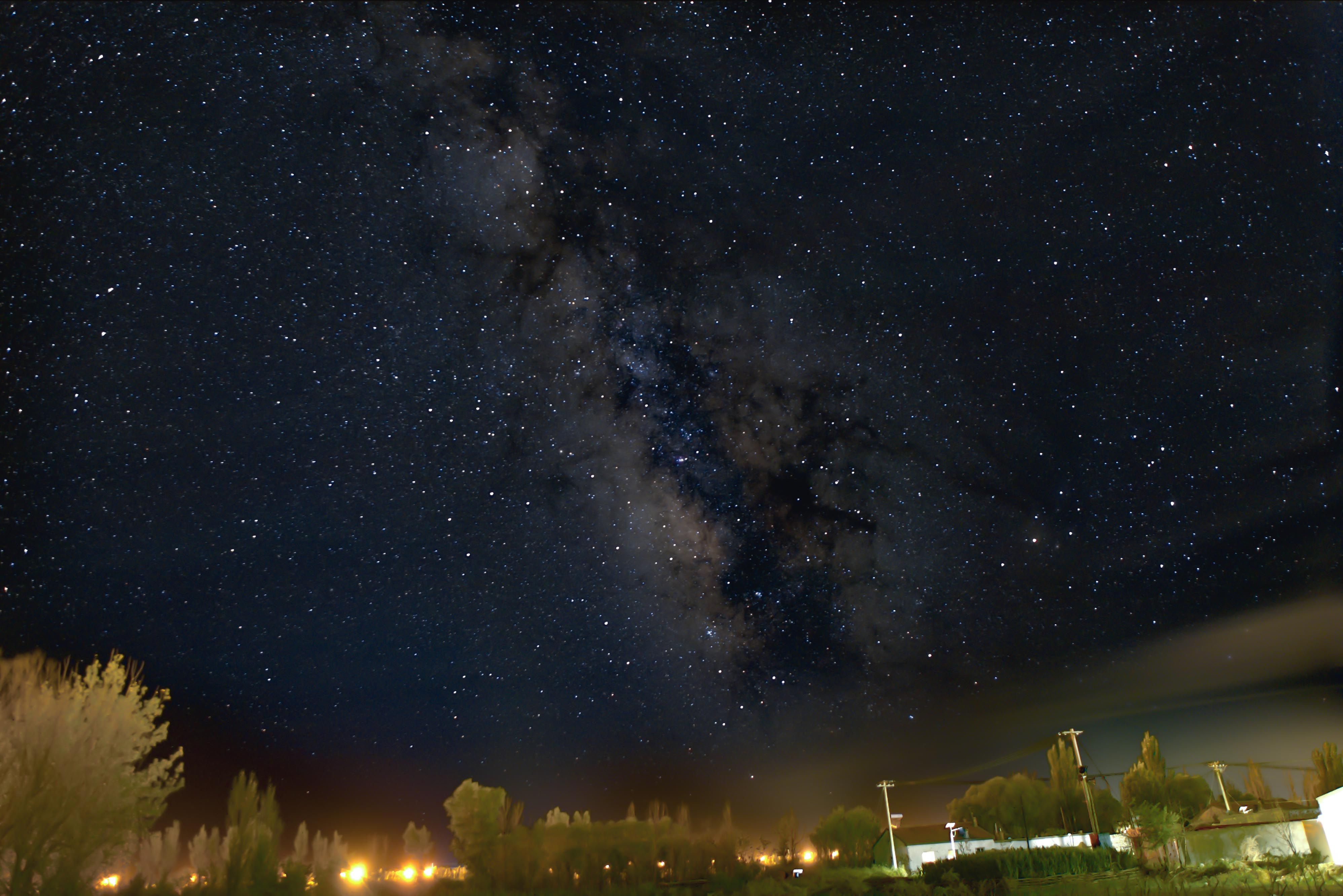 腾格里沙漠夜晚星空图片