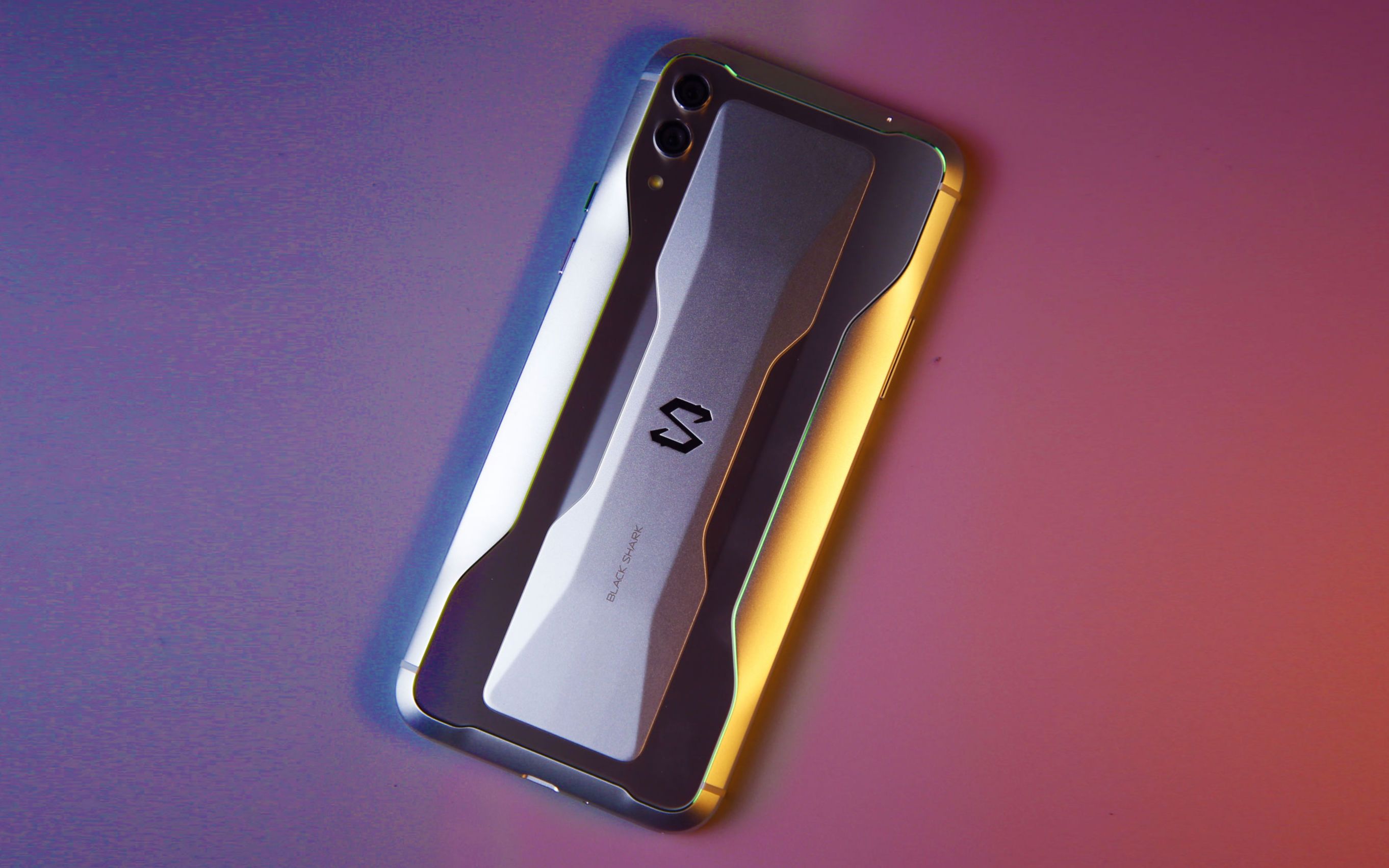 黑鲨游戏手机2冰封银测评12256版雷军同款限量版