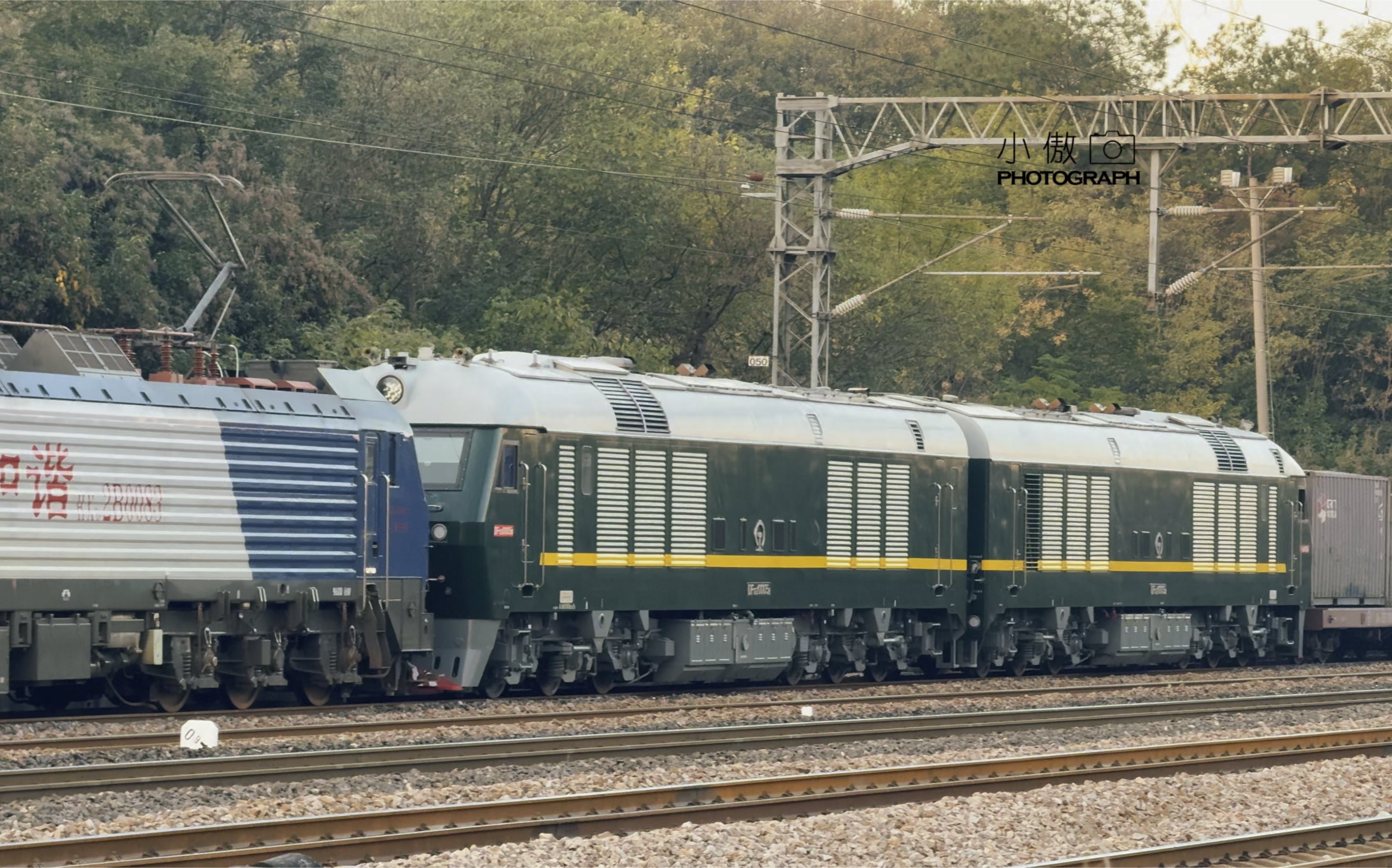 df11z-0005今日清晨跟随23009附挂至南京,准备换挂去戚墅堰厂修