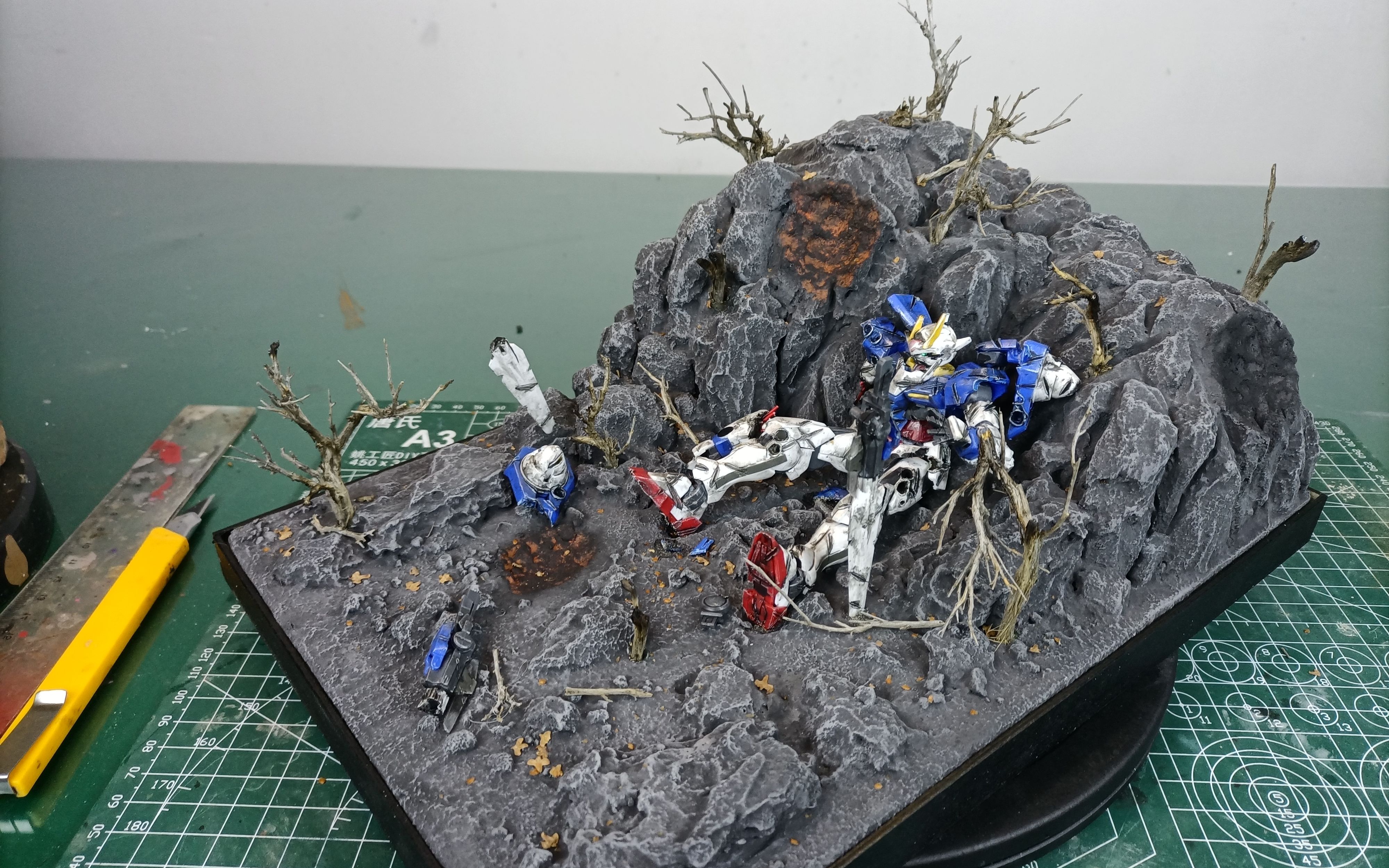 万代00高达hg 战损模型场景 机动战士 敢达 个人手工制作 高达战损