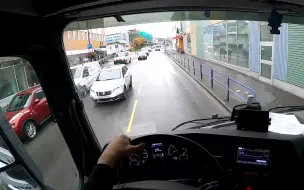 Download Video: 【POV】阴雨天驾驶阿克托斯驶入北国小镇——芬斯内斯 | Mercedes-Benz Actros | 挪威-北欧风光#317