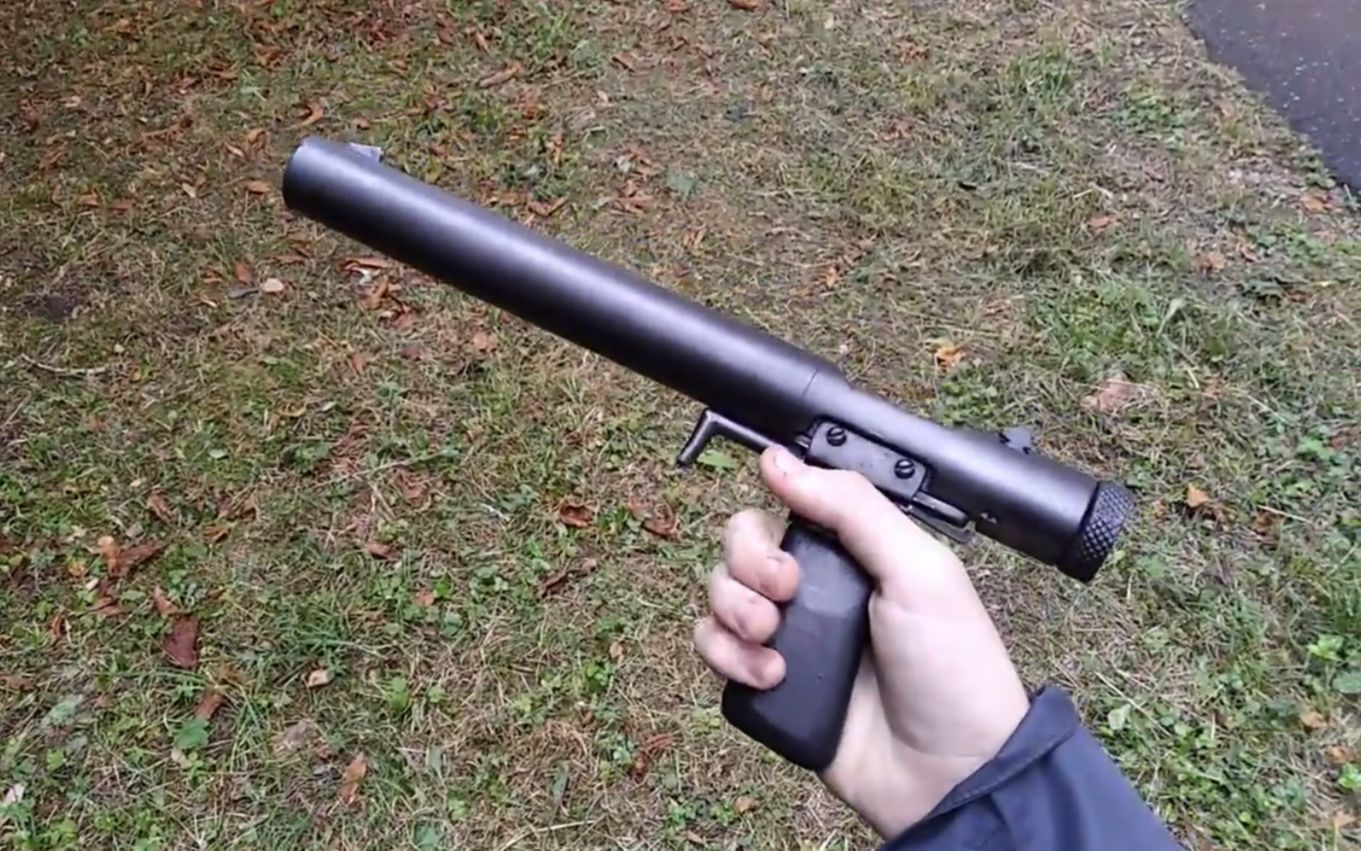 威尔洛德微声手枪,神秘且无身份,枪管充当消音器,握把就是弹匣