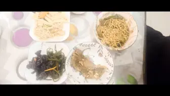 八点半下班十点半才开始吃早饭