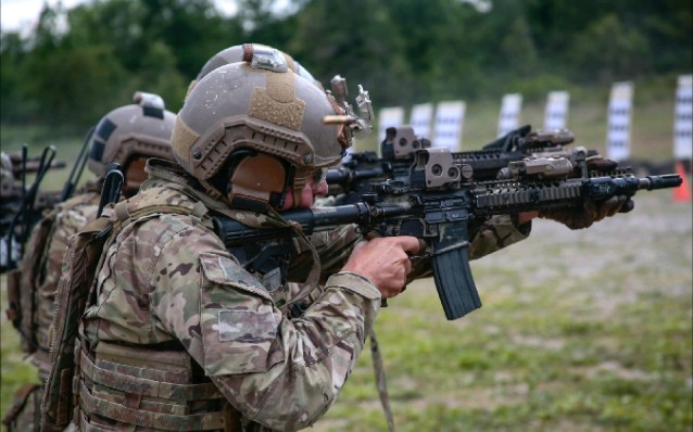 美国陆军10thsfg特种部队靶场射击训练