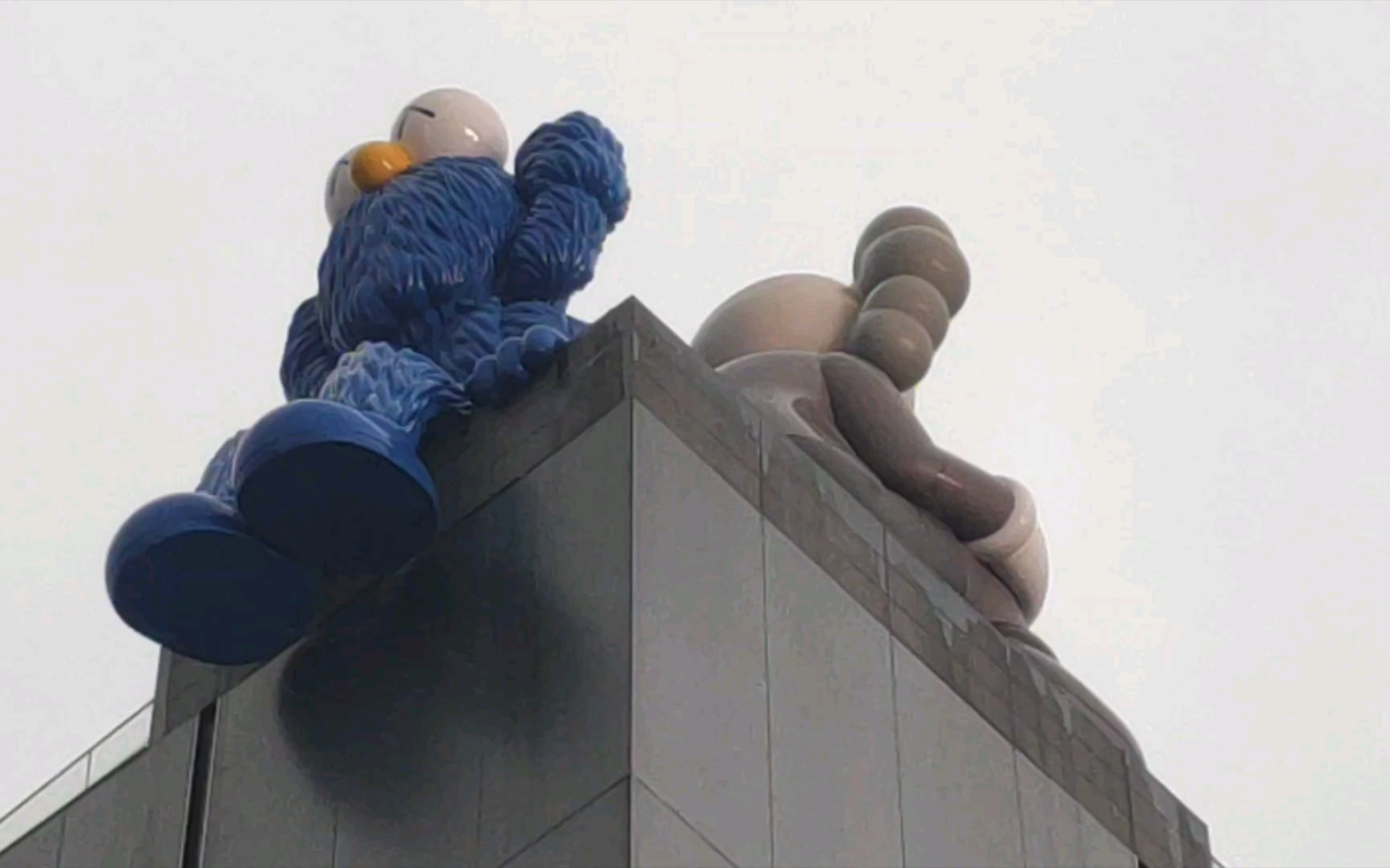 【日常】下雨天 再去看看kaws:seeing/watching 再去吃一次紫苏桃子姜