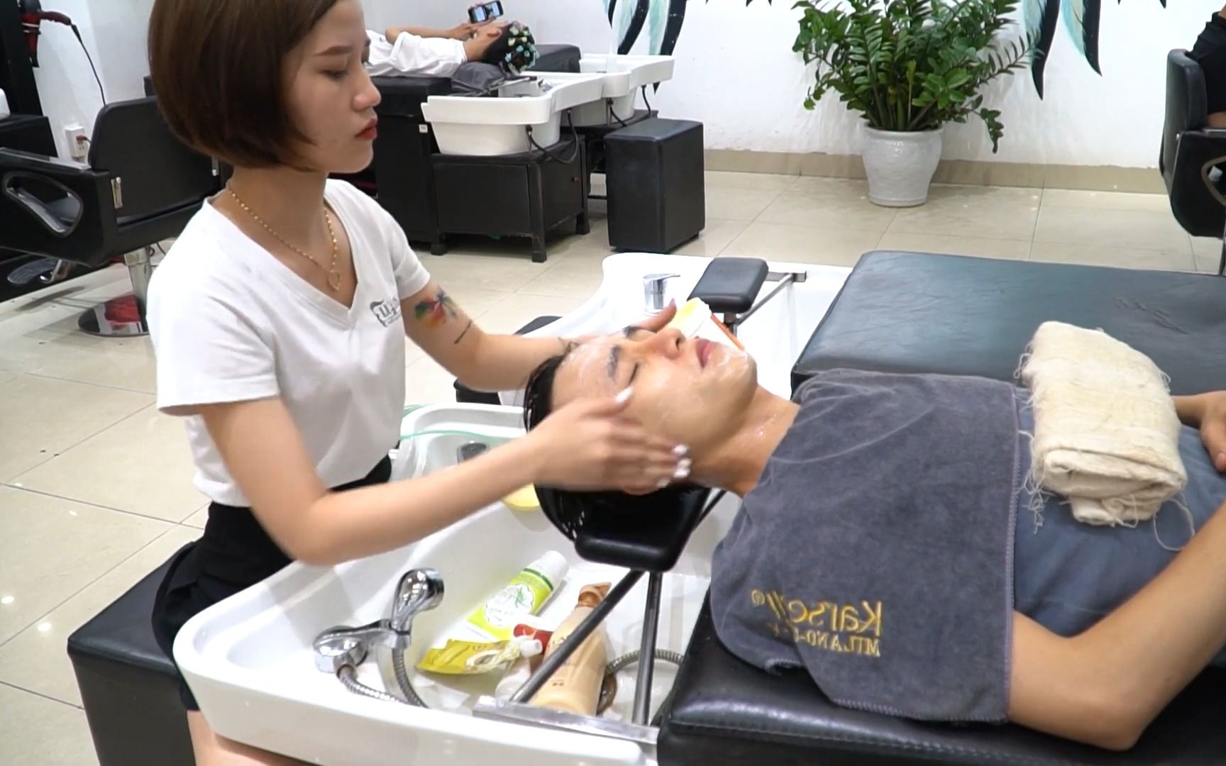 【第013期】越南按摩,美丽的越南女孩,反射疗法清洁洗头 头部按摩