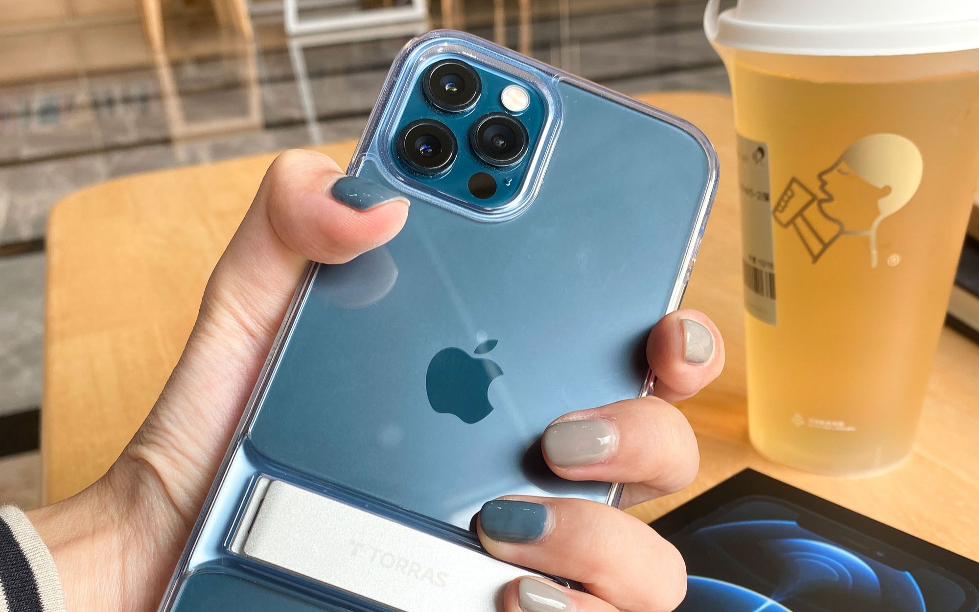 苹果12pro已到手海蓝色太好看啦配我新买的支架手机壳刚刚好气质满分