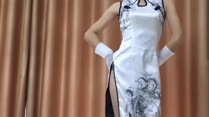 艾and幼新生代广场舞,旗袍肉丝袜