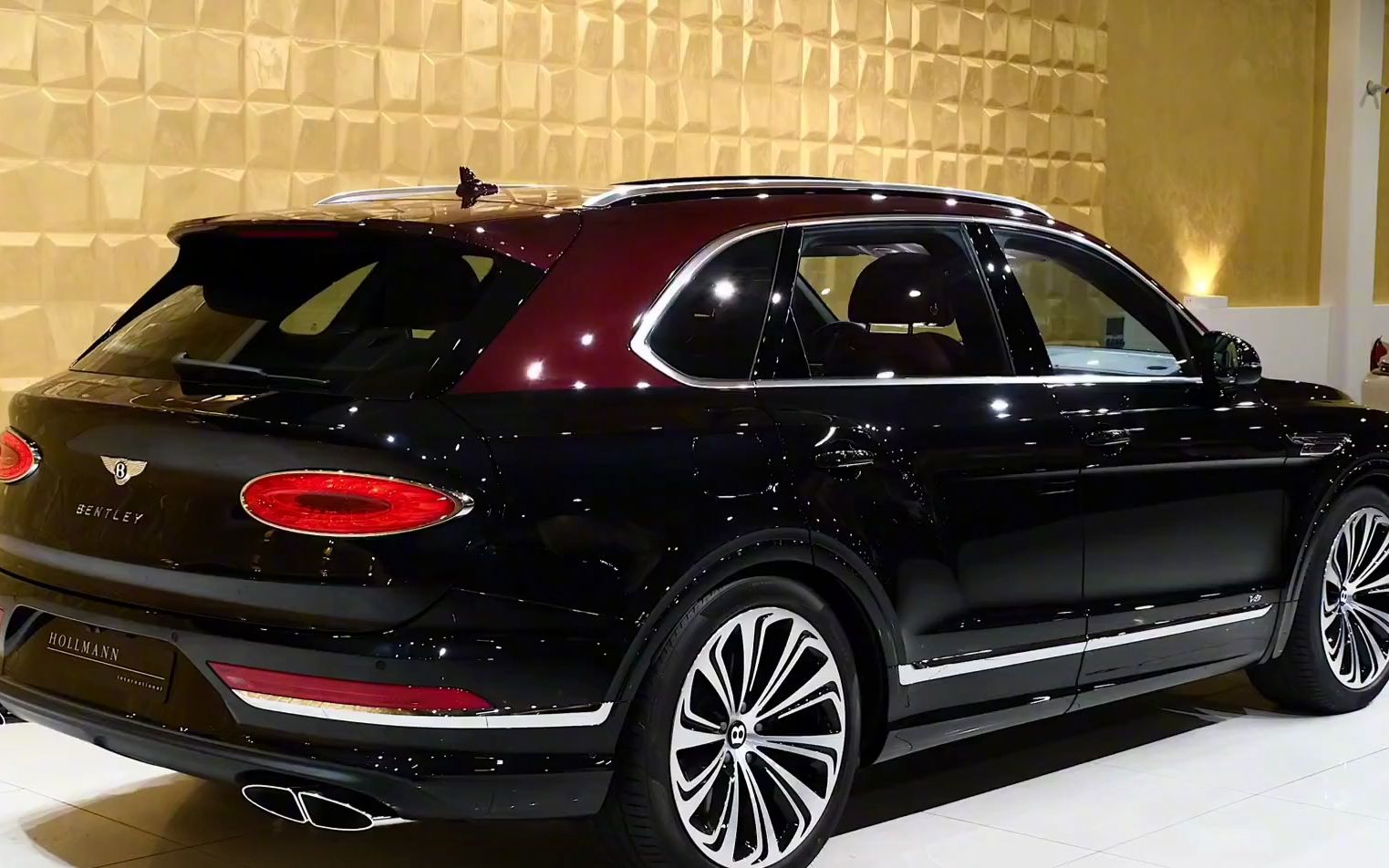 2021款宾利添越豪华suv黑色款外观内饰欣赏