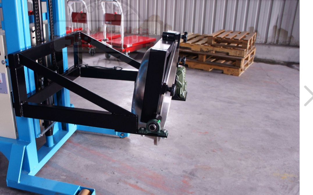 原来巨大的油桶什么的都是靠这样翻转卸料的