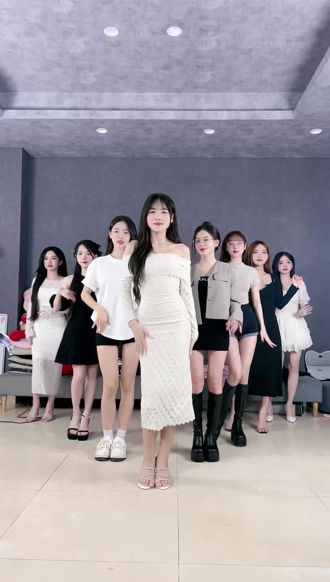 越南女团 [天天飘红舞团][2024-07-16]