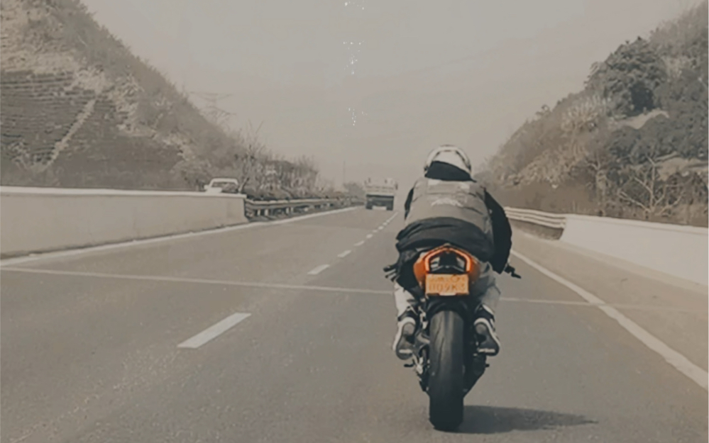 摩托车骑行背影图片