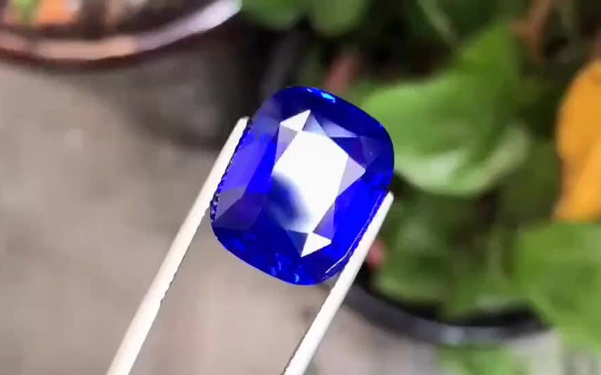 用一粒20克拉的的无烧蓝宝石,来诠释颜色.宝石 彩宝 蓝宝石