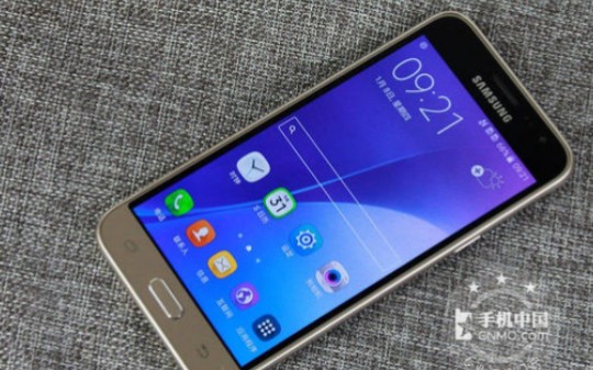 三星galaxy j3