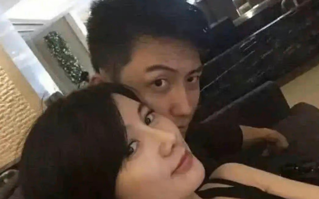 王雨馨直播承认与黄景瑜结过婚!原来网传的结婚照是真的呀~哔哩哔哩bilibili