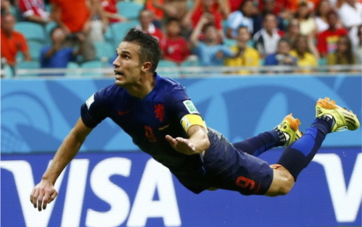 fifa 足球世界 范佩西抽射破门