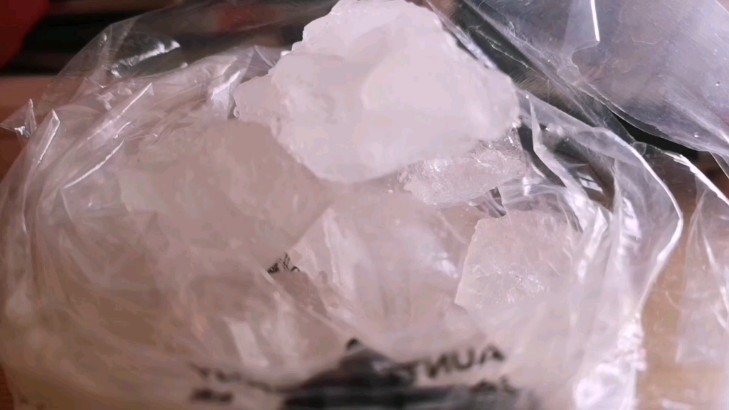 吃冰复冻硬脆纯冰泛白的方块冰真的超级棒