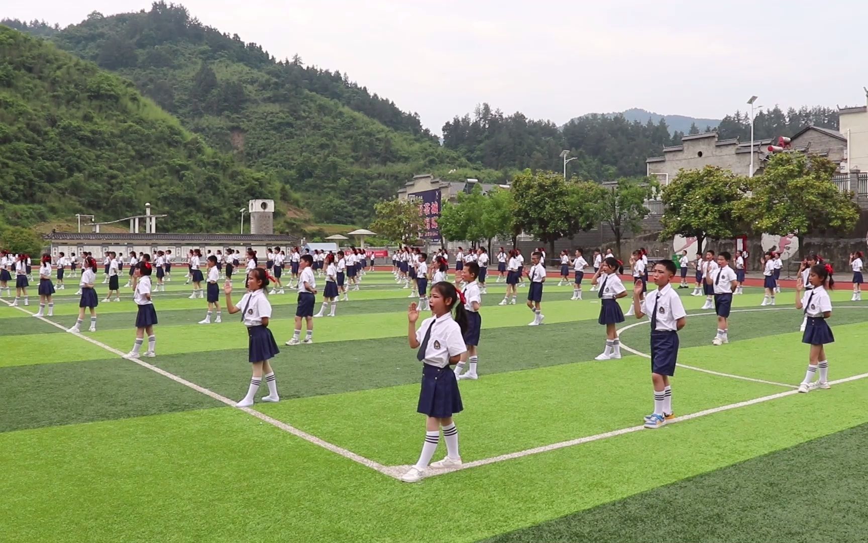 市竹山县深河乡九年一贯制学校乡村少年宫 经典诵读 指导教师:何烨