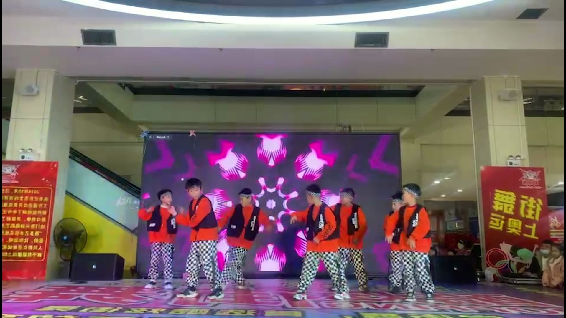 11.《 万能步舞蹈 青苹果乐园》