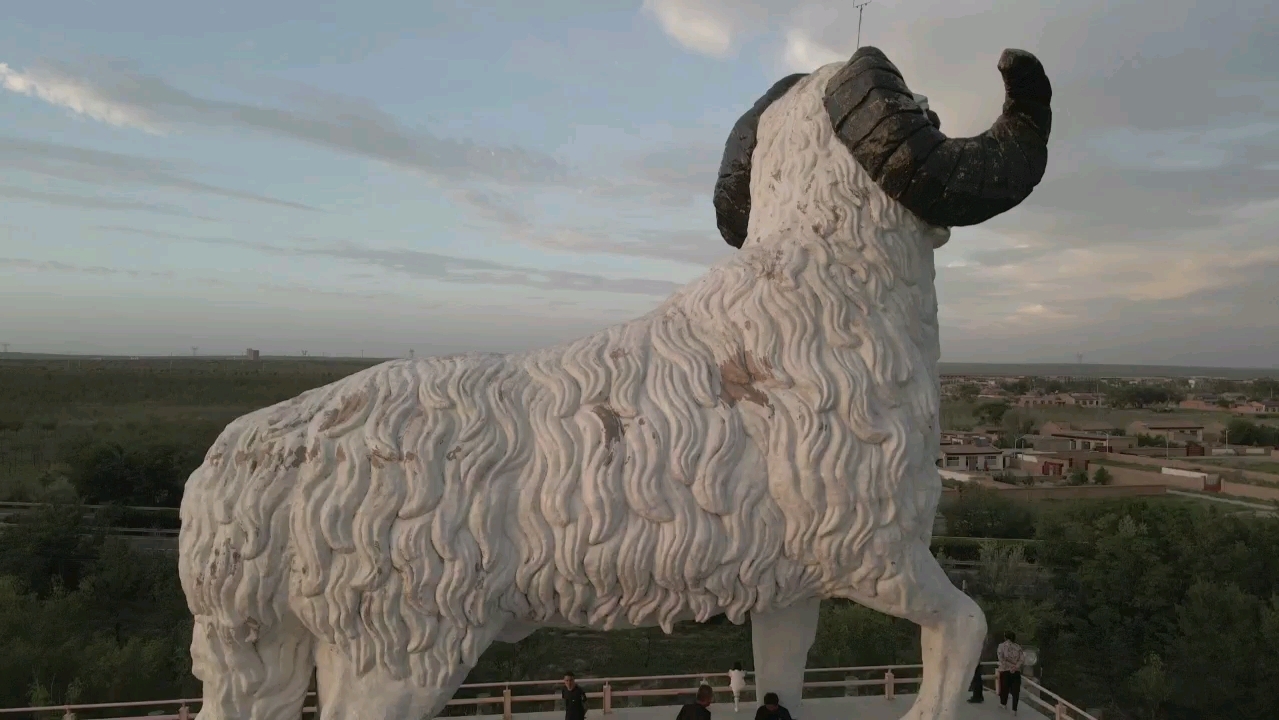 宁夏盐池县地标建筑大公羊!