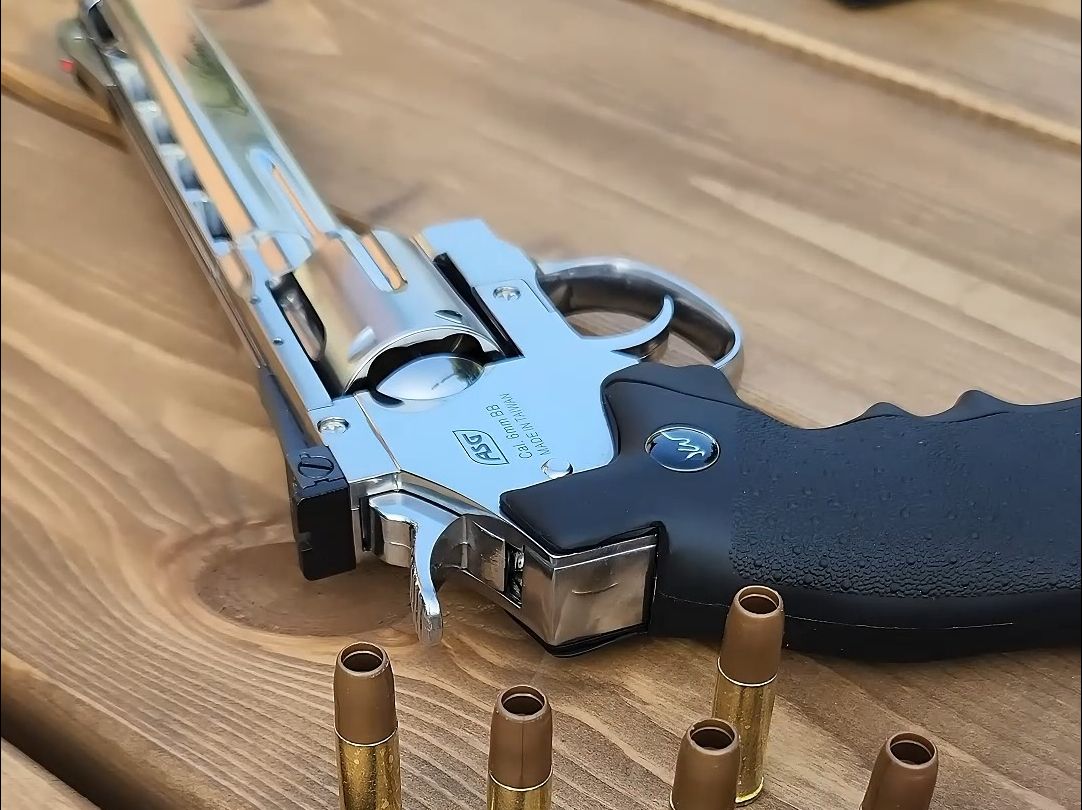 这么质感拉满的左轮,给我一把让我单身一辈子也行啊