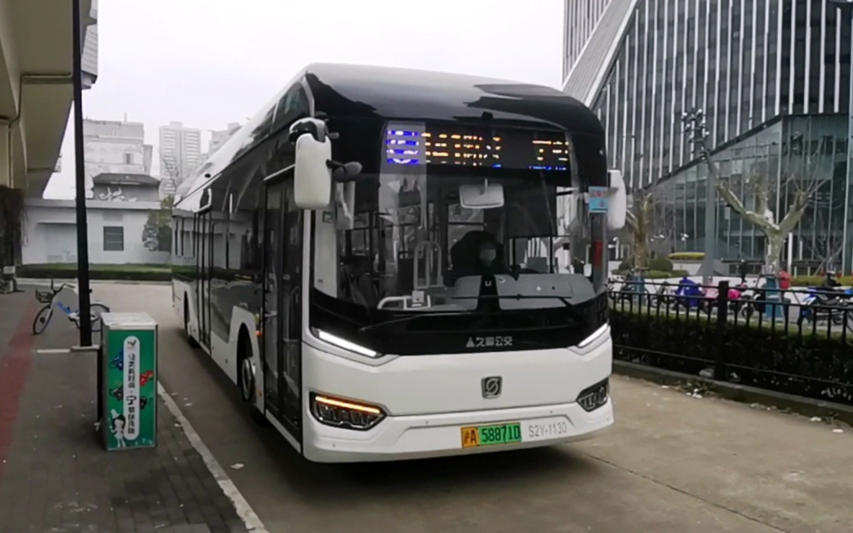 【连接虹桥路地铁站和天山地区】(上海公交pov)巴士三公司141路 凯旋