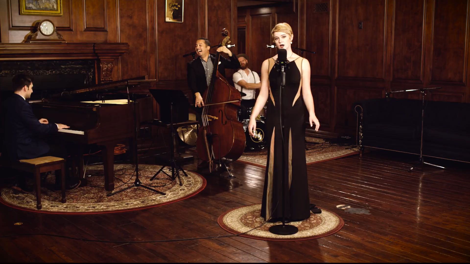 [图]Chasing Pavements - Adele (1920s Gatsby Style Cover) ft. Hannah Gill