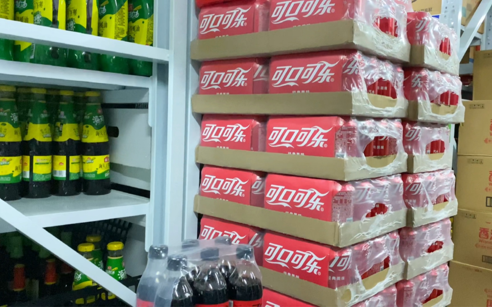 五一假期来临,仓库大量备货!午饭吃芹菜香干炒肉实在太辣了!