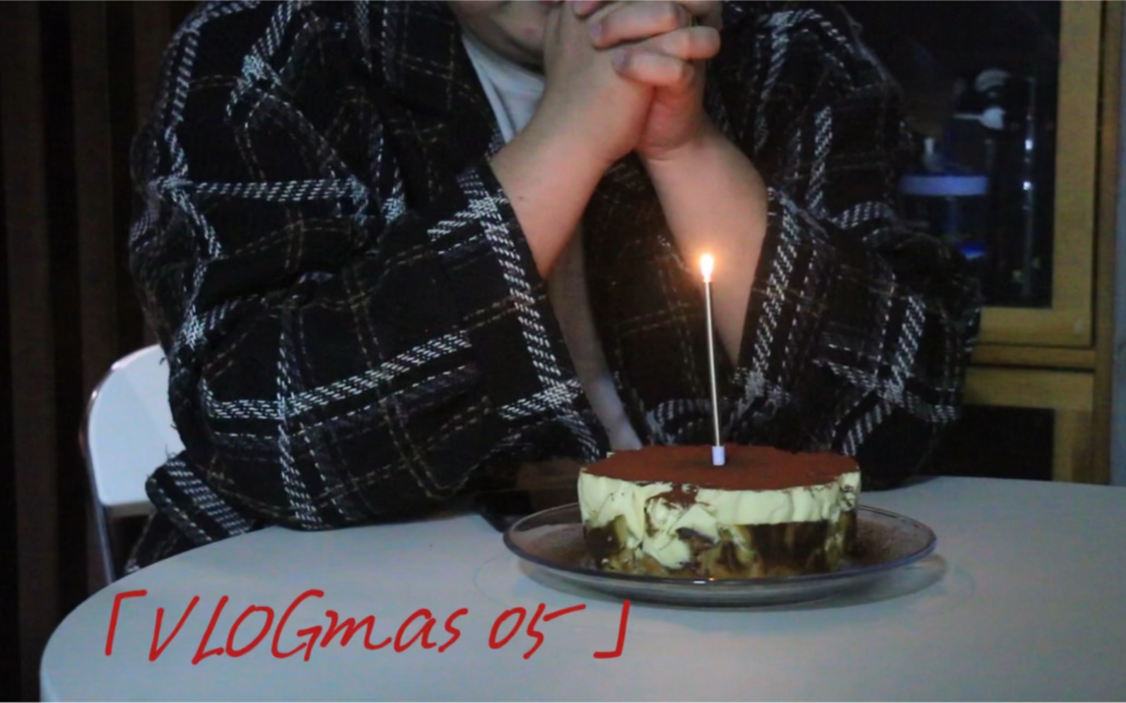 [图]Vlogmas 05｜「生日快乐，马先生」｜亲手做蛋糕，平淡过一天，是彼此相伴的又一年｜还有马同学拆盲盒片段