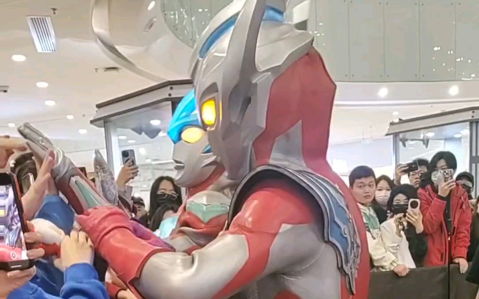 2023年的最后一天,在魂展与五位奥特曼击掌