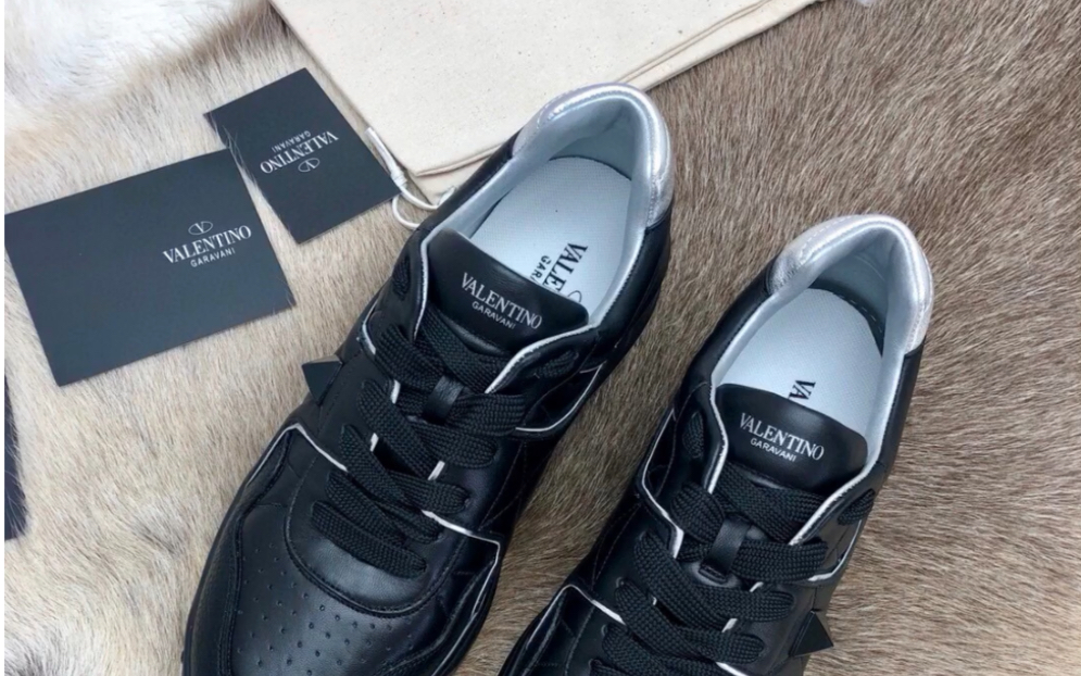 推荐高仿valentino华伦天奴2021最新时装周走秀火热款 官网同步爆款