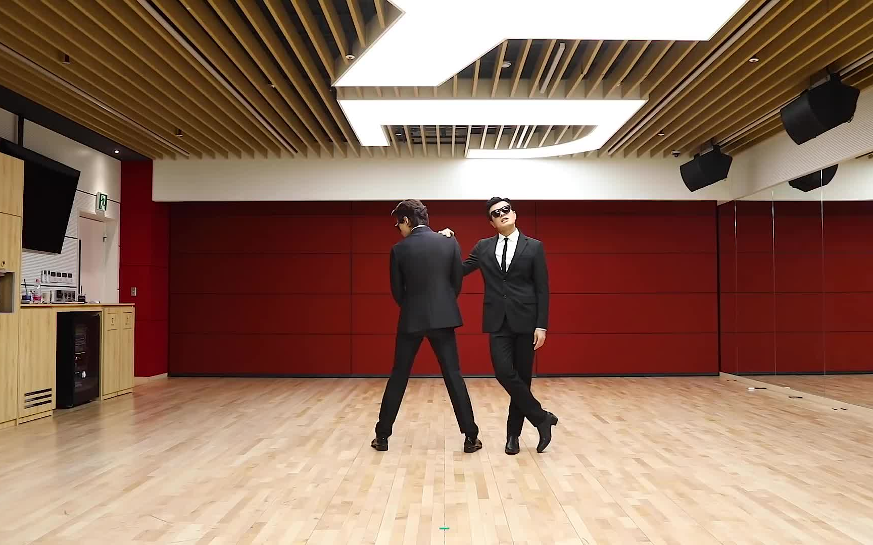 [图]210104 RAIN X JYP【换成我 Switch to me(duet with JYP)】练习室 Men In Black Ver.