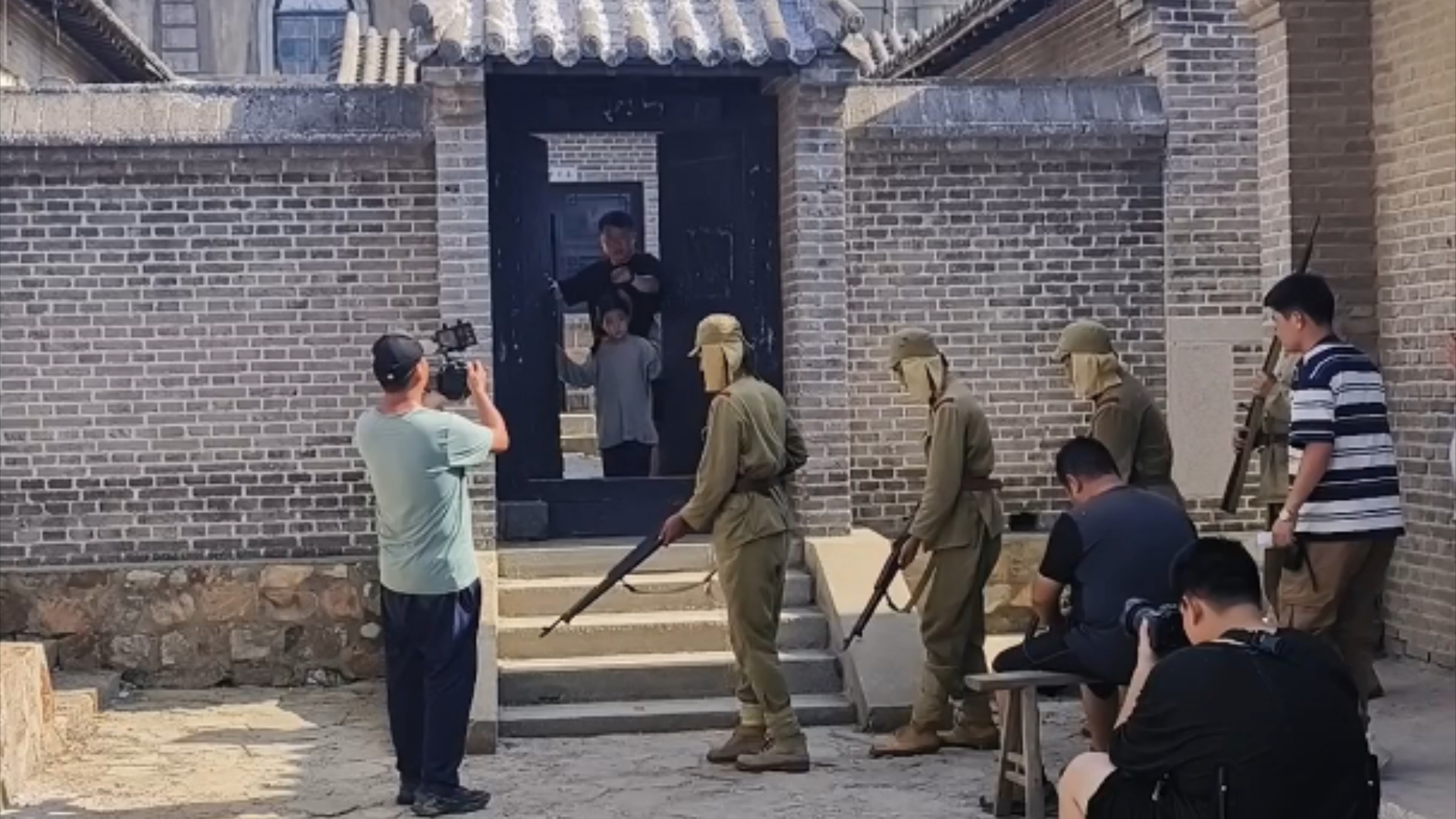 在大连闯关东影视基地偶遇摄制组拍摄电视剧