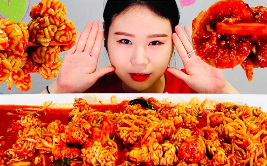 韩国大胃王妹纸卡妹吃超辣的韩国网红磨菇类食物