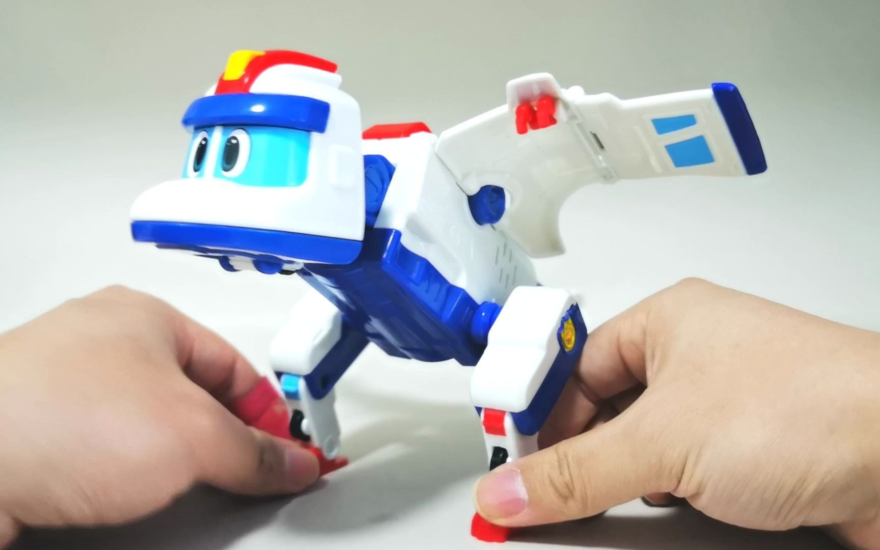 翼龙里谁是捕鱼能手帮帮龙新成员科里变形成救援直升机