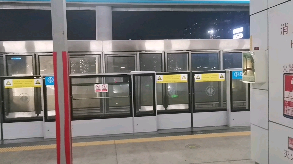 深圳地铁3号线回库空车往塘坑方向进出站